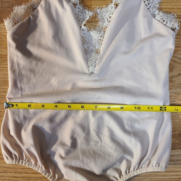 Guess By Marciano Women's Bodycon Lace Beige Flirty Feminine Bodysuit - Picture 11 of 11